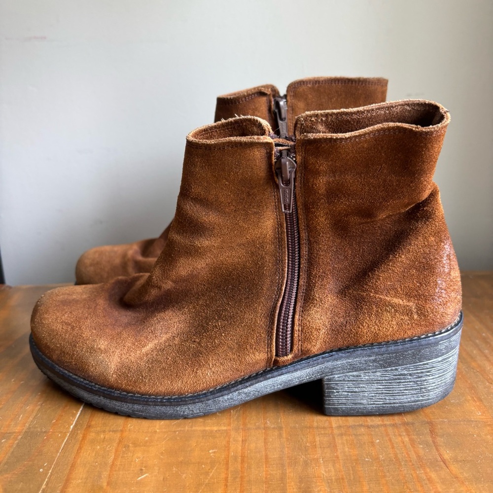 Naot Wander Ankle Boot-Brushed Seal Brown Suede Bootie-Women's Size 39-US 8/8.5